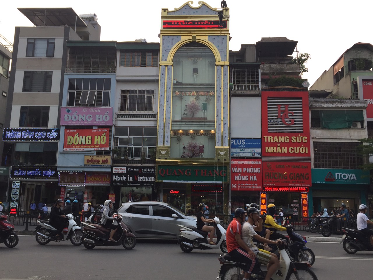 Thi công biển hiệu và trang trí đèn led tại Hà Nội Tây Sơn